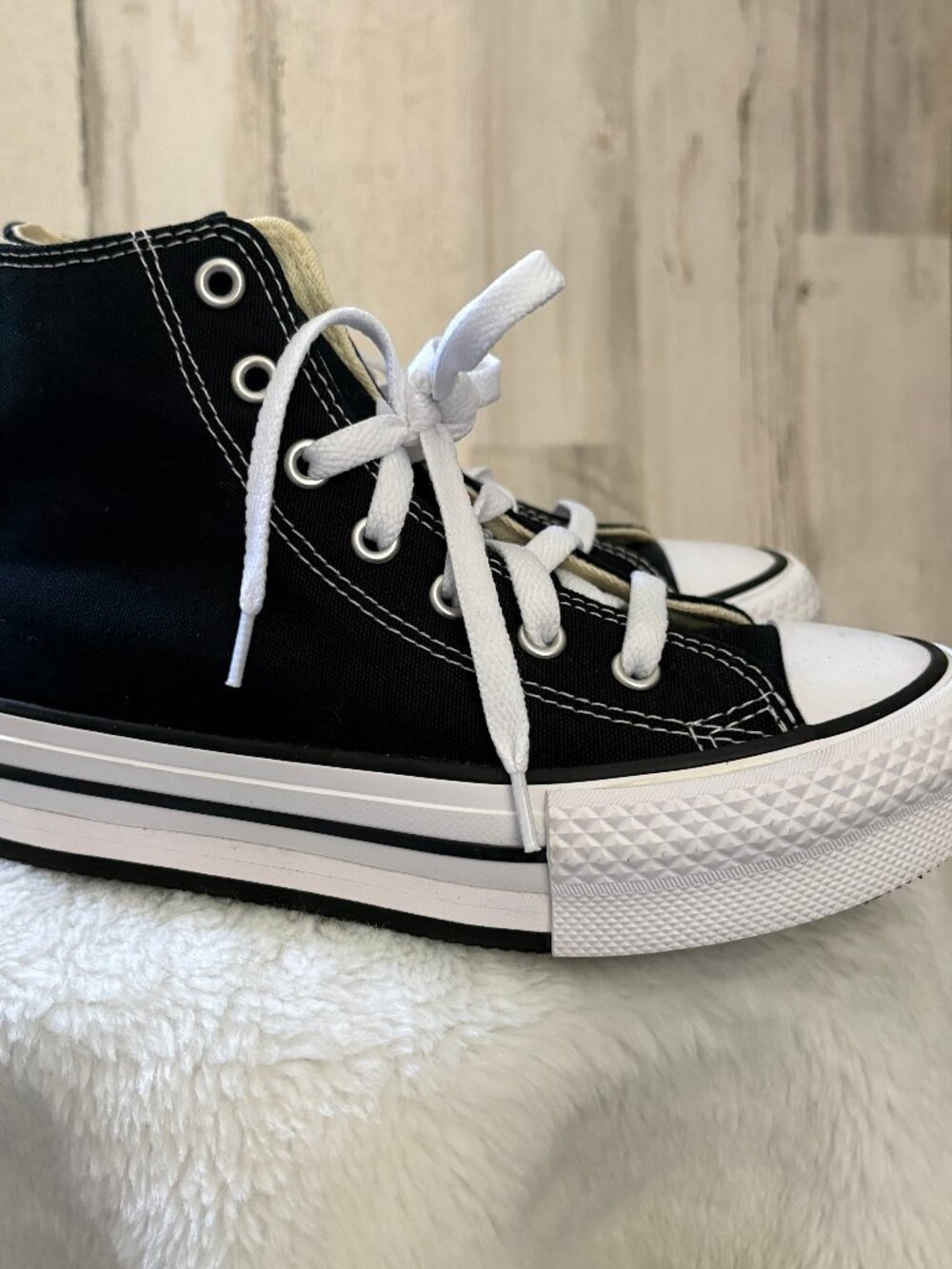 NWOB Converse Girls Size 2 Platform Chuck Taylor High Tops Black Canvas Sneakers